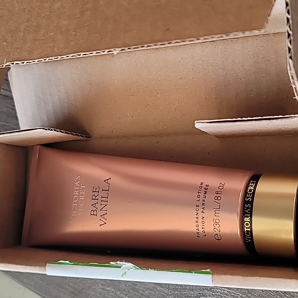 Victoria's Secret BARE VANILLA Fine Fragrance Body Lotion